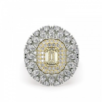 Ring with 0.91 ct Fancy Diamond and 2.41 ct Mix Diamonds
