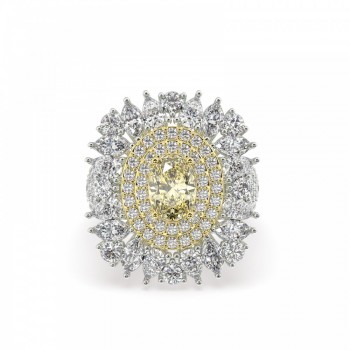 Ring with 0.92 ct Fancy Diamond and 2.65 ct Mix Diamonds