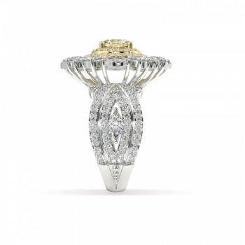 Ring with 0.93 ct Fancy Diamond and 2.13 ct Mix Diamonds