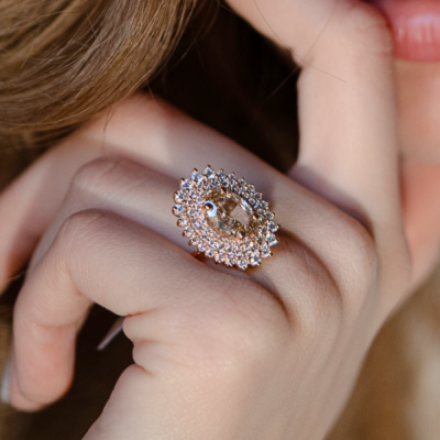 3.54 ct Fancy diamond ring with 1.44 ct round diamonds