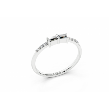 Baget diamond ring with 0.14ct baget and 0.05ct round diamonds