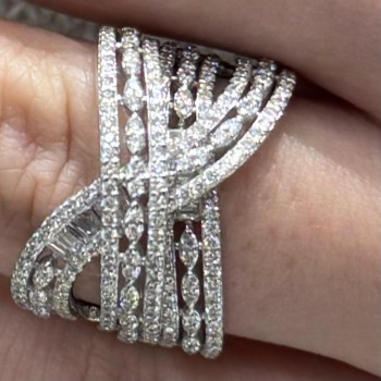 Ring with 0.19 ct Baget Diamonds and 1.14 ct round diamonds