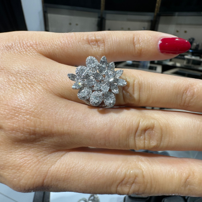 Ring with 0.44 ct Baget Diamonds and 0.62 ct round diamonds