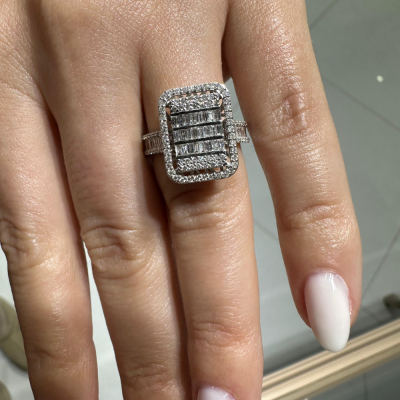 Ring with 0.60 ct Baget Diamonds and 0.50 ct round diamonds