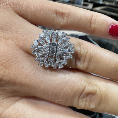 Ring with 0.78 ct Baget Diamonds and 0.52 ct round diamonds