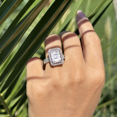 Ring with 0.76 ct Baget Diamonds and 0.46 ct round diamonds