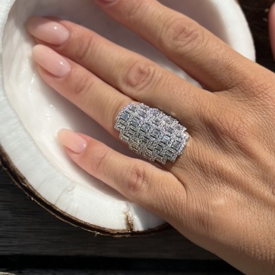 Ring with 0.84 ct Baget Diamonds and 1.20 ct round diamonds