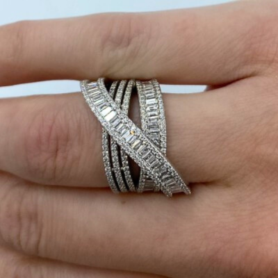 Ring with 1.04 ct Baget Diamonds and 0.84 ct side diamonds