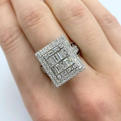 Ring with 1.04 ct Baget Diamonds and 0.92 ct round diamonds