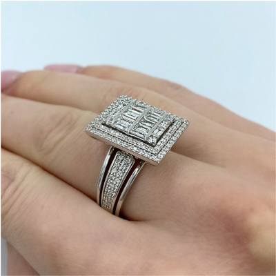 Ring with 1.04 ct Baget Diamonds and 0.92 ct round diamonds