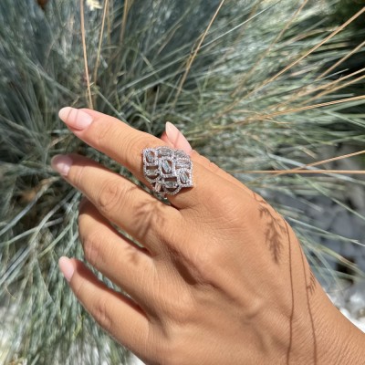 Ring with 1.38 ct Baget Diamonds and 0.74 ct round diamonds