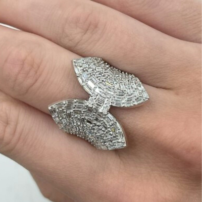 Ring with 2.06 ct Baget Diamonds and 0.22 ct round diamonds