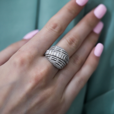 Ring with 1.63 ct Baget Diamonds and 1.55 ct round diamonds