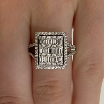 Ring with 0.88 ct Baget Diamonds and 0.52 ct round diamonds