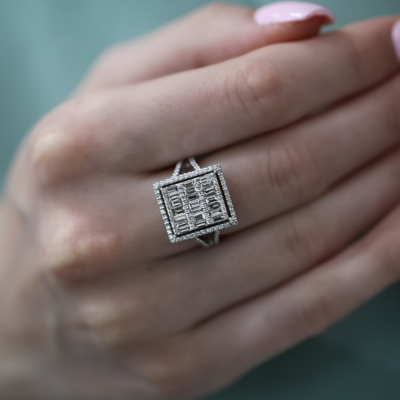 Ring with 0.88 ct Baget Diamonds and 0.52 ct round diamonds