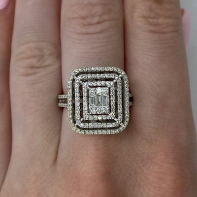 Ring with 0.71 ct Baget Diamonds and 0.13 ct round diamonds