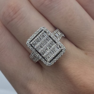 Ring with 0.79 ct Baget Diamonds and 0.48 ct round diamonds