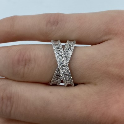 Ring with 0.82 ct Baget Diamonds and 0.48 ct side diamonds