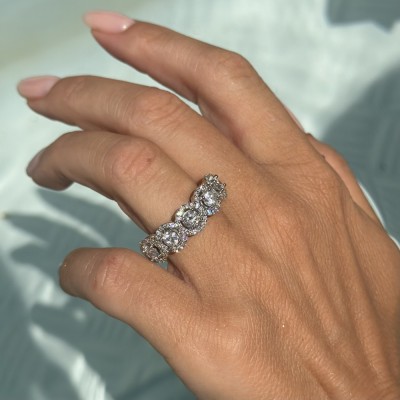 Ring with 1.22 ct center diamond and 0.53 ct side diamonds