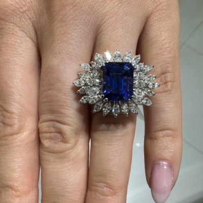 Ring with Diamonds of 0.25 ct, Marquise Diamonds of 2.71 ct and Tanzanite of 6.32 ct