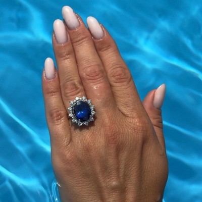 Ring with 1.00 ct diamonds and 7.99 ct Tanzanite