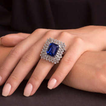 Ring with 1.10 ct diamonds and 7.20 ct Tanzanite