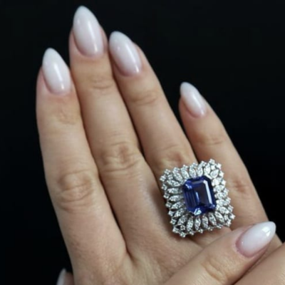 Ring with 1.10 ct diamonds and 7.20 ct Tanzanite