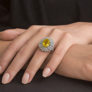 Ring with 1.33 ct diamonds and 3.76 ct yellow sapphire