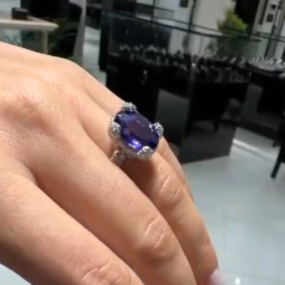 Ring with 1.33 ct diamonds and 5.92 ct Tanzanite