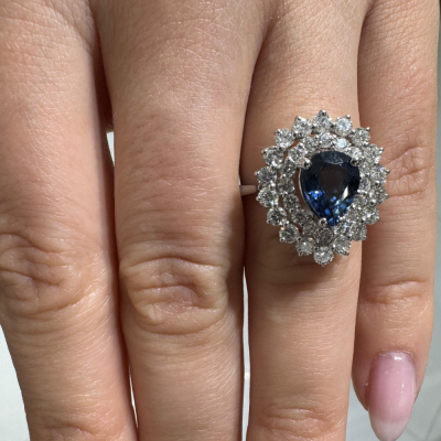 Ring with 1.38 ct Diamonds and 1.86 ct Sapphire 