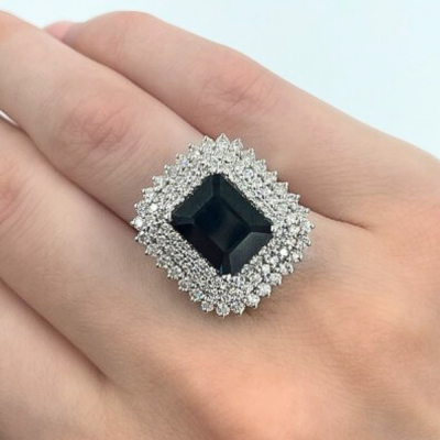 Ring with 1.64 ct Diamonds and 5.00 ct Sapphire