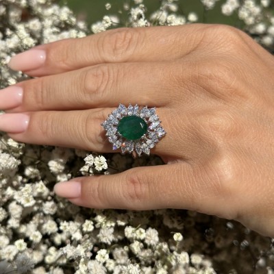 Ring with 2.18 ct Diamonds and 3.03 ct Emerald