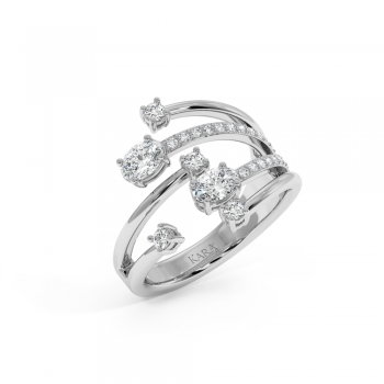 Ring with oval diamonds of 0.48 ct and round diamonds of 0.37 ct