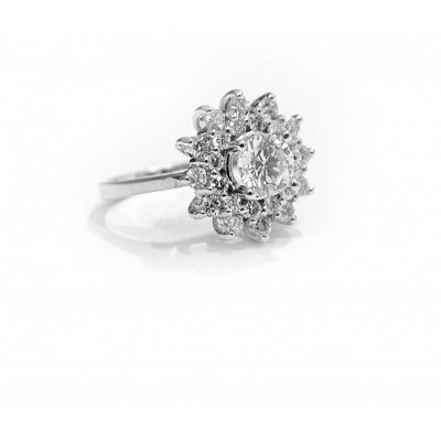 Ring with 0.52 ct center diamond and 0.61 ct side diamonds