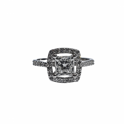 Ring with 1.04 ct center diamond and 0.30 ct side diamonds