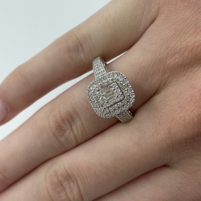 Ring with 0.13 ct Baget Diamonds and 0.68ct round diamonds 