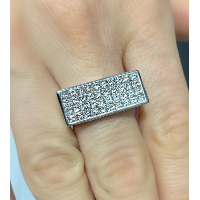 Ring with 1.6 ct center diamonds and 0.40ct side diamonds