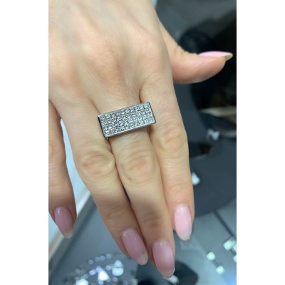 Ring with 1.6 ct center diamonds and 0.40ct side diamonds