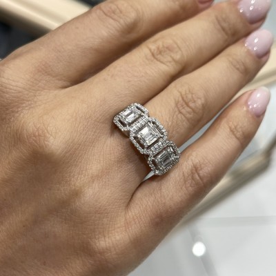 Ring with 0.52 ct Baget Diamonds and 0.42 ct round cut diamonds