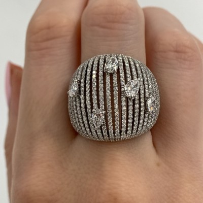 Ring with 0.88 ct Pear diamonds and 2.45 ct round diamonds