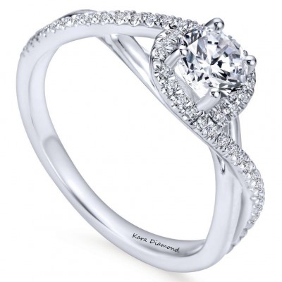 Engagement ring with 0.35ct center diamond and 0.40c side diamonds