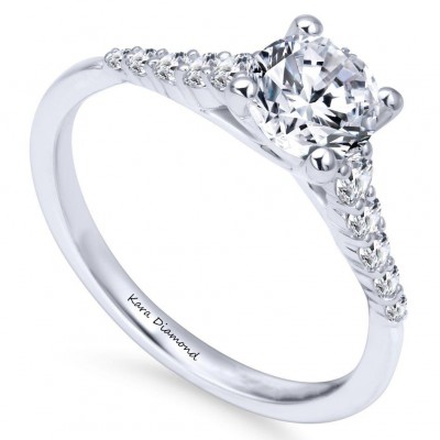 Engagement ring with 0.50 ct center diamond and 0.35 ct side diamonds