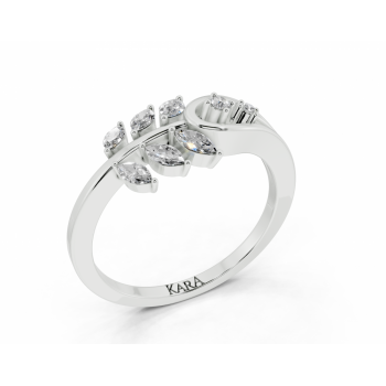 Ring with 0.18 ct Marquise Cut diamonds and 0.03 ct round diamonds
