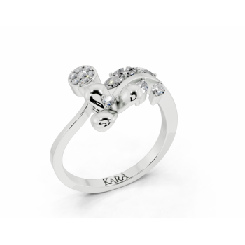 Ring with 0.19 ct Marquise Cut diamonds and 0.07 ct round diamonds