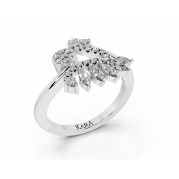 Ring with 0.19 ct Marquise Cut diamonds and 0.20 ct round diamonds