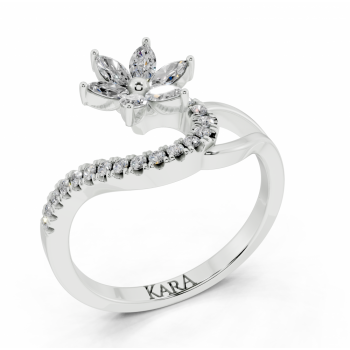 Ring with 0.22 ct Marquise Cut diamonds and 0.10 ct round diamonds