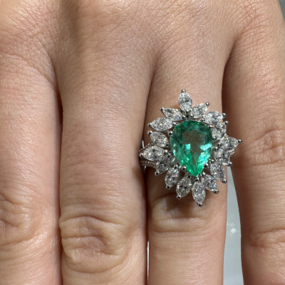 Ring with Marquise Diamonds of 1.67 ct, Round Diamonds of 0.18 ct and Emerald of 1.73 ct 