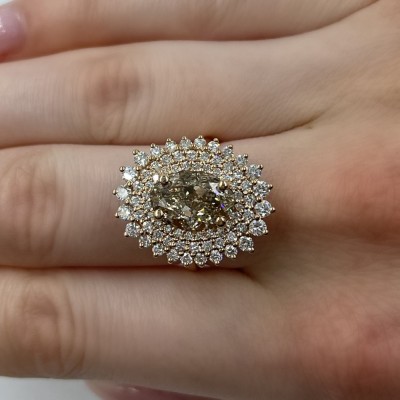 3.54 ct Fancy diamond ring with 1.44 ct round diamonds