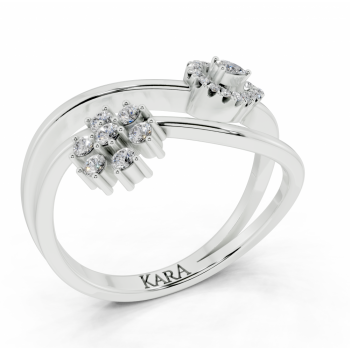Ring with Pear Cut diamonds of 0.01 ct and round diamonds of 0.14 ct