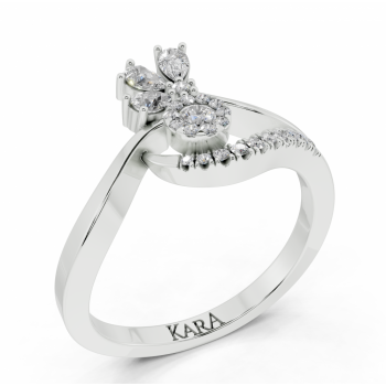 Ring with Pear Cut diamonds of 0.16 ct and round diamonds of 0.12 ct
